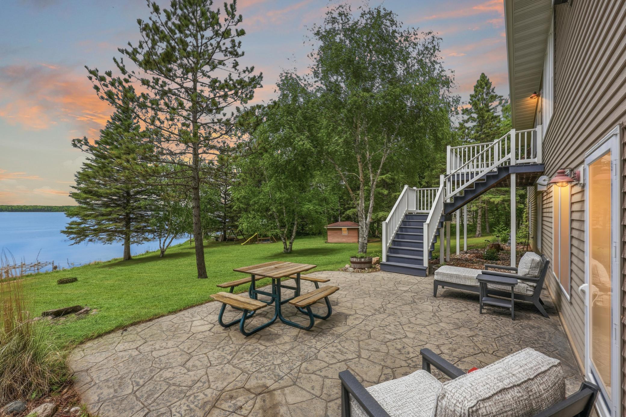 Beautiful Patio Views to Lakefront