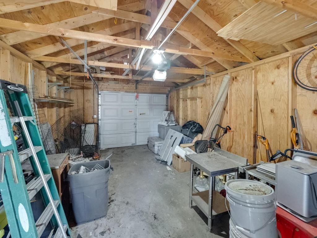 Oversized 1 car garage