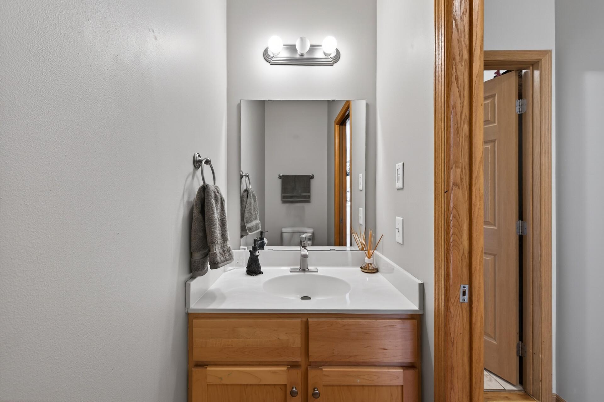 main floor half bath.jpg