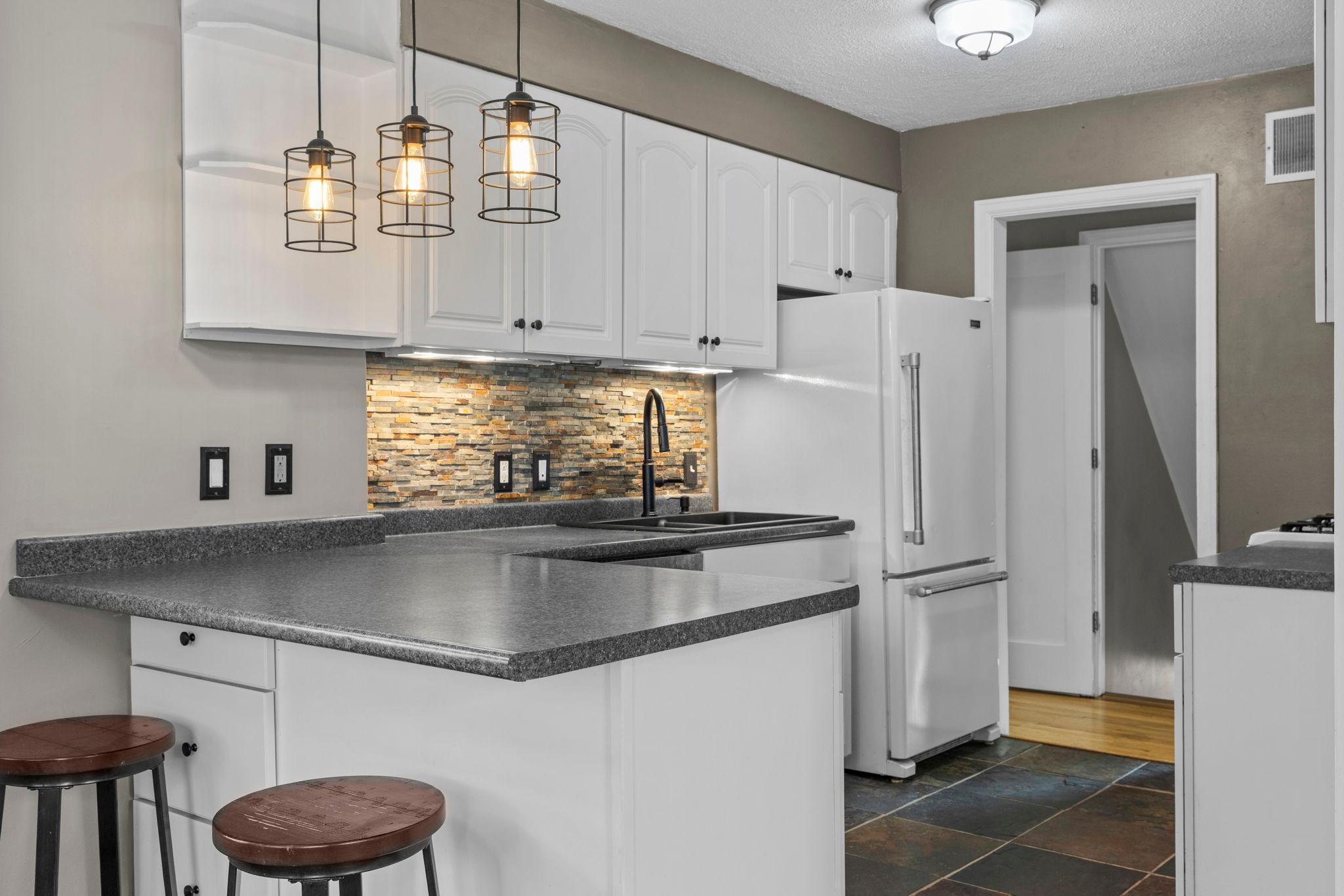 28-web-or-mls-7338 Thomas Ave S-45.jpg