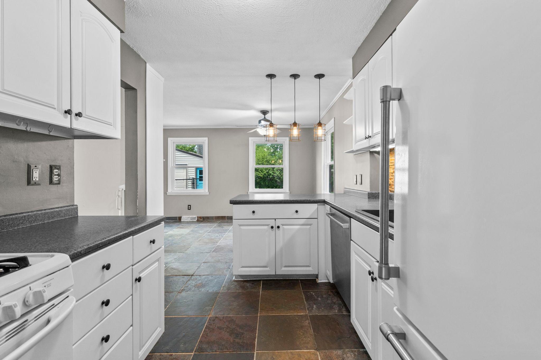 20-web-or-mls-7338 Thomas Ave S-24.jpg