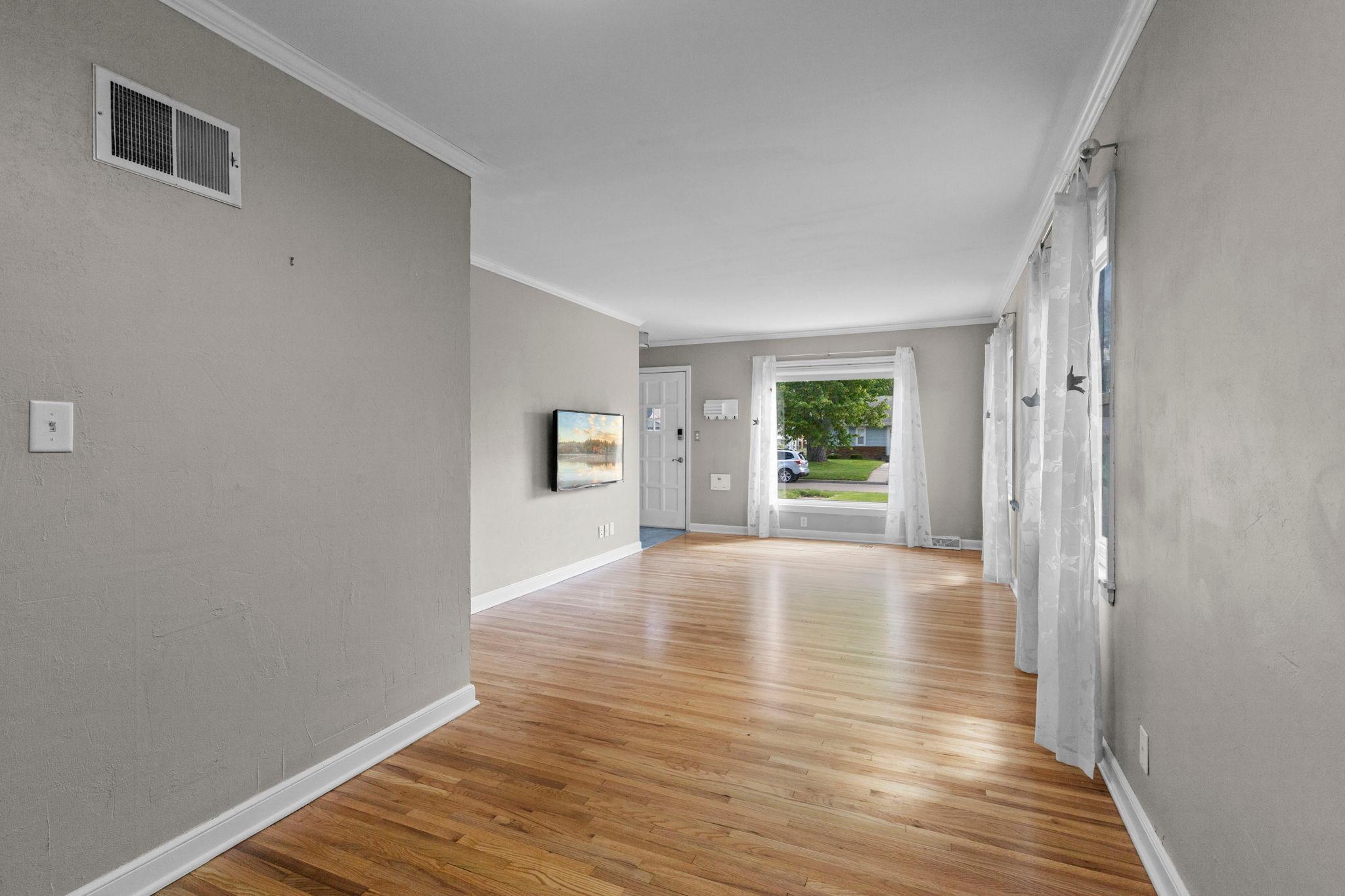 15-web-or-mls-7338 Thomas Ave S-12.jpg