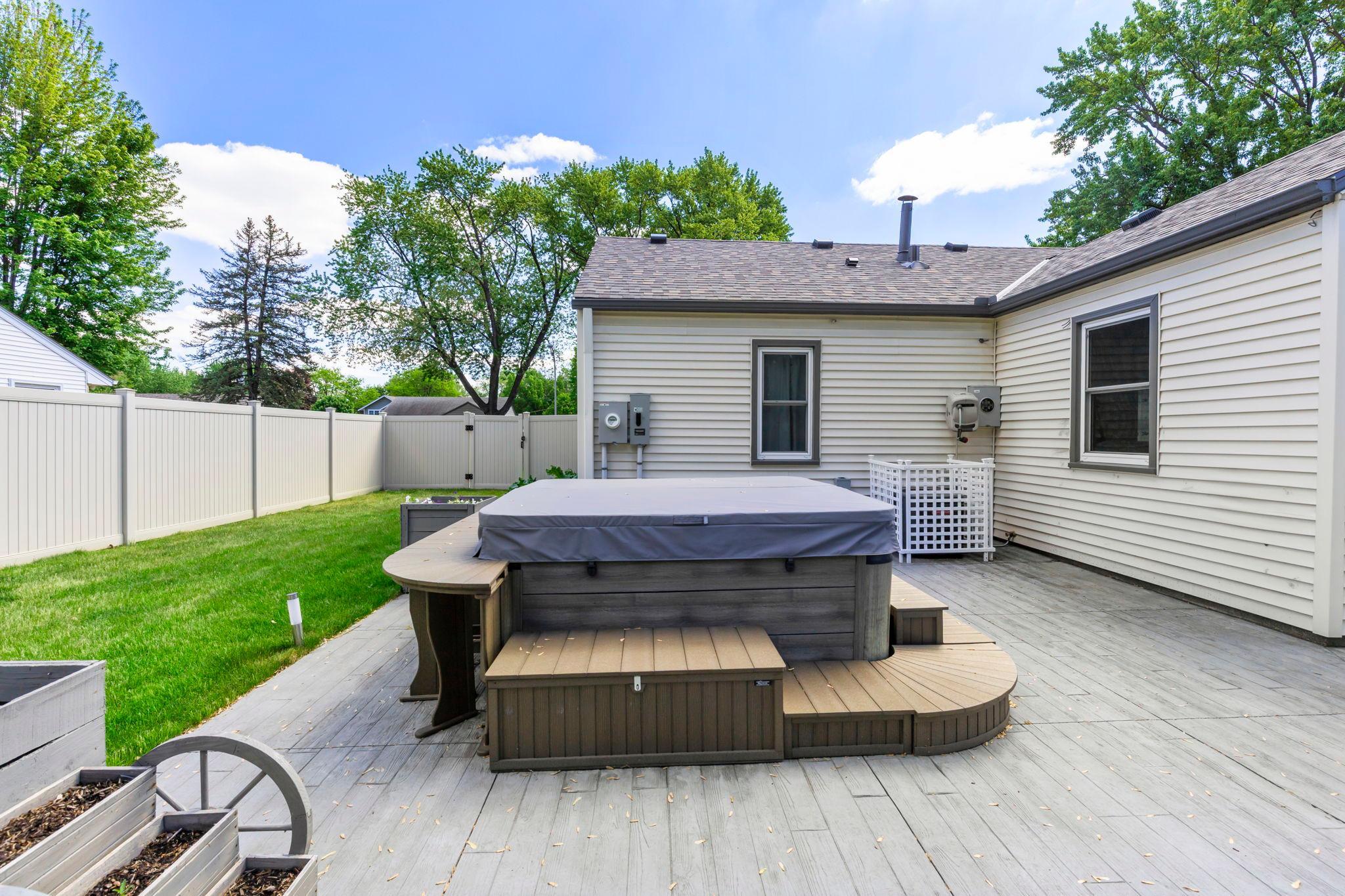 51-web-or-mls-7338 Thomas Ave S-109.jpg