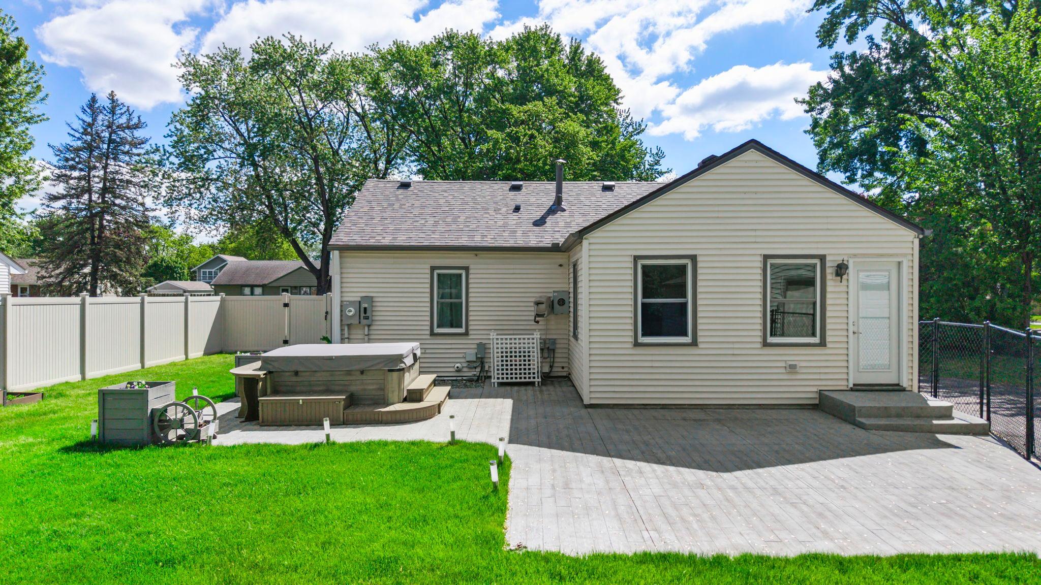 63-web-or-mls-7338 Thomas Ave S-168.jpg