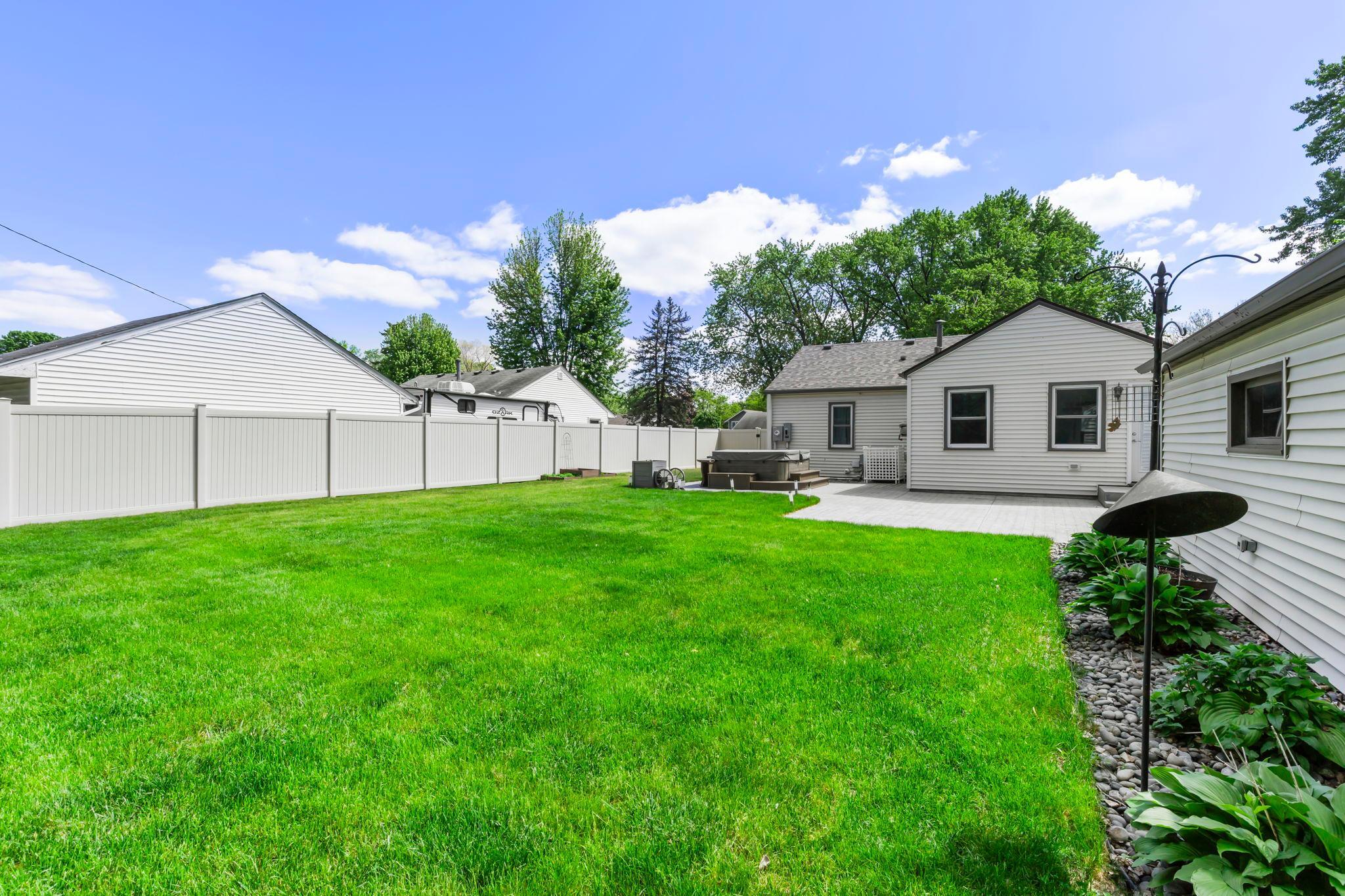 60-web-or-mls-7338 Thomas Ave S-121.jpg