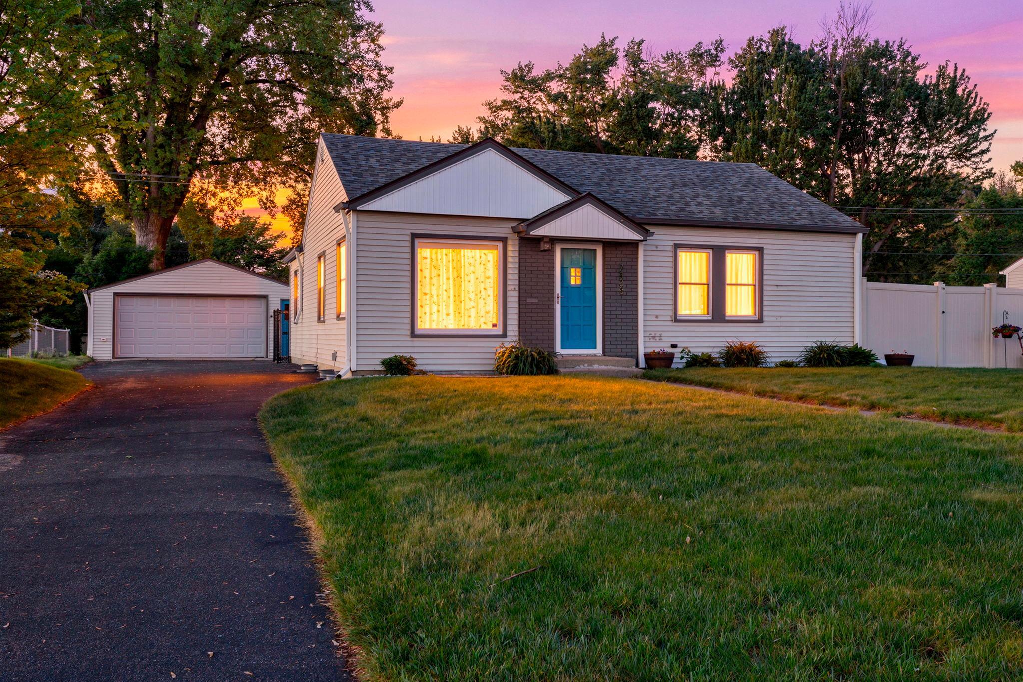 1-web-or-mls-7338 Thomas Ave S-142.jpg