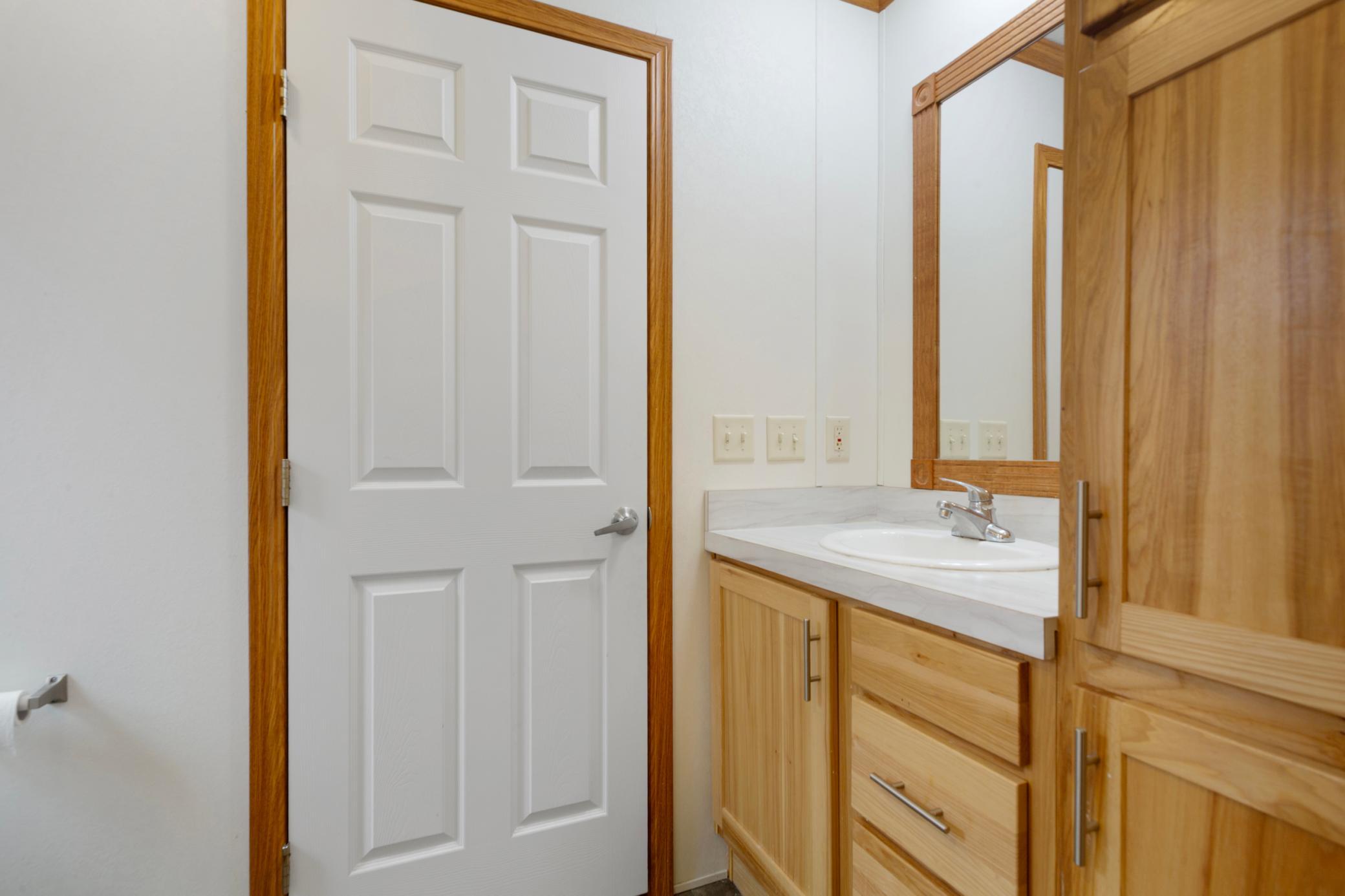 22 bathroom.jpg