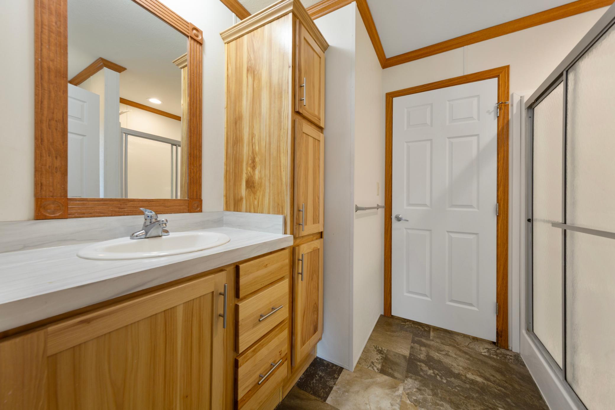 20 bathroom.jpg