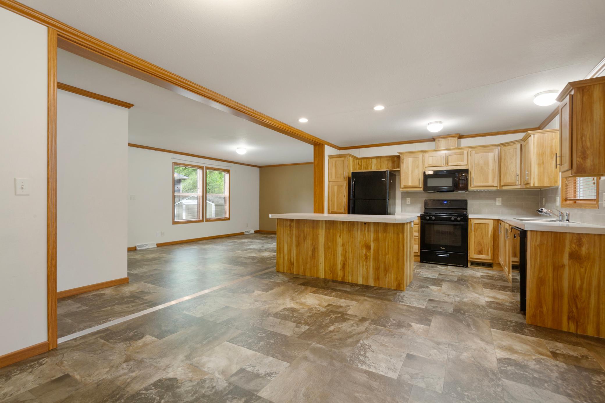 18 dining_kitchen.jpg