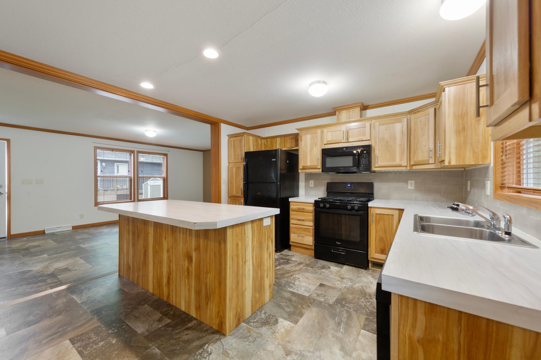 13 kitchen.jpg