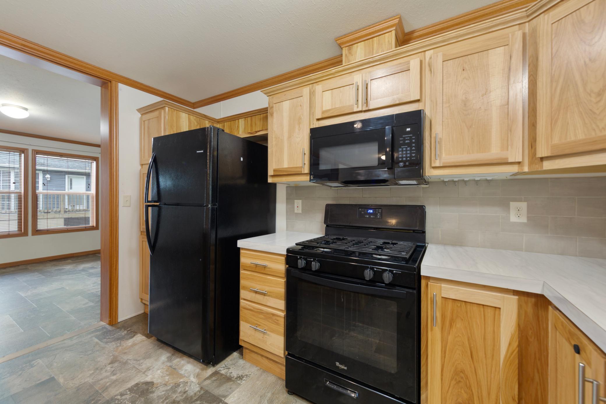 14 kitchen.jpg