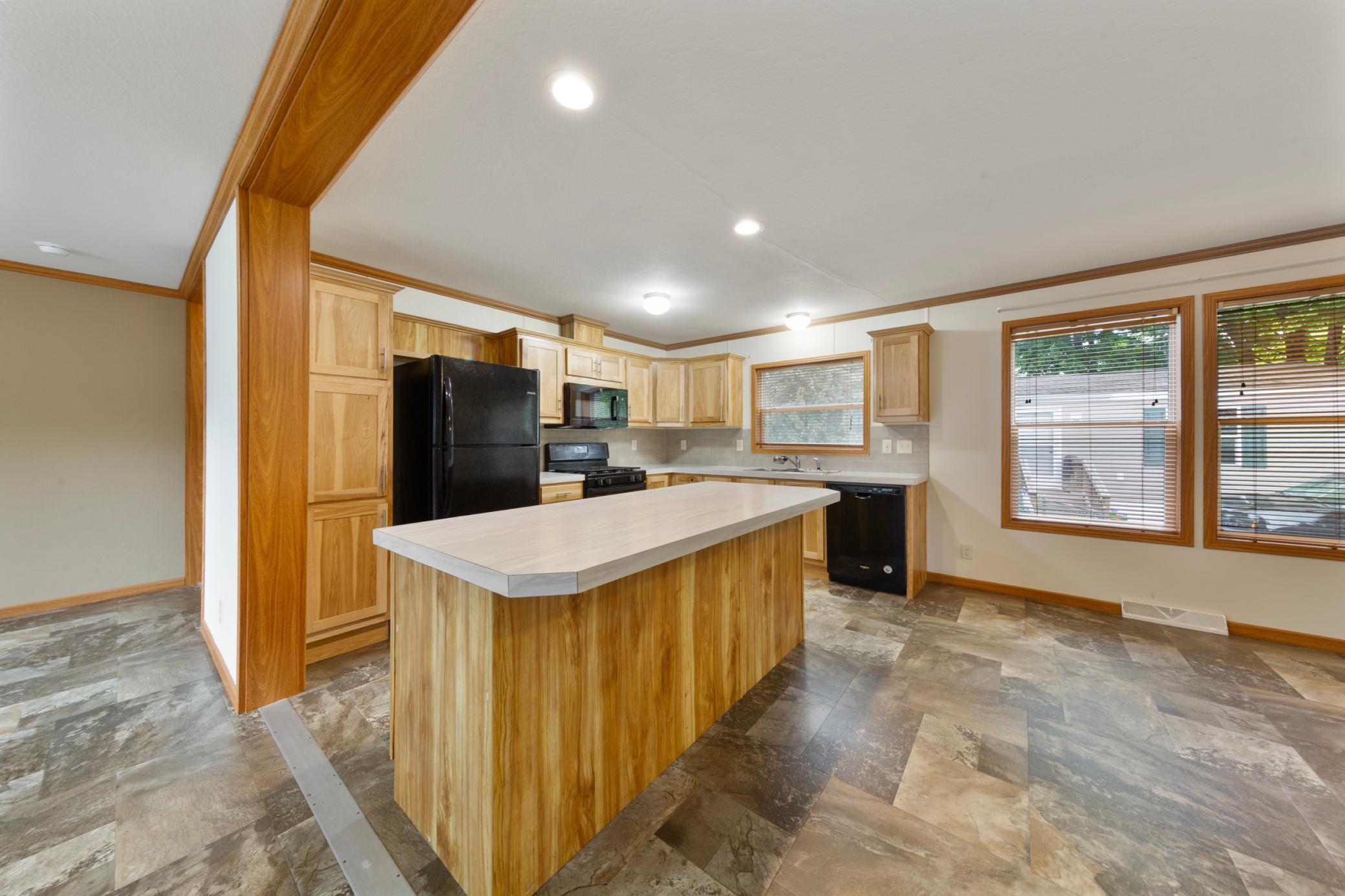 12 kitchen.jpg