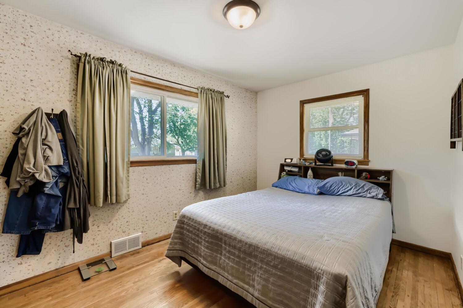 5400 Knox Ave N - Web Quality - 024 - 24 Bedroom.jpg