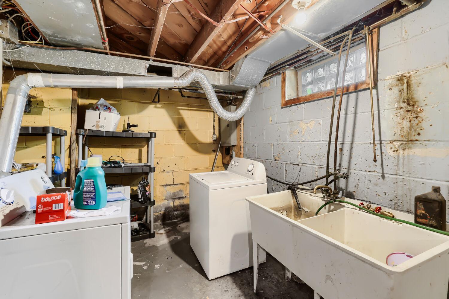 5400 Knox Ave N - Web Quality - 026 - 26 Laundry Room.jpg