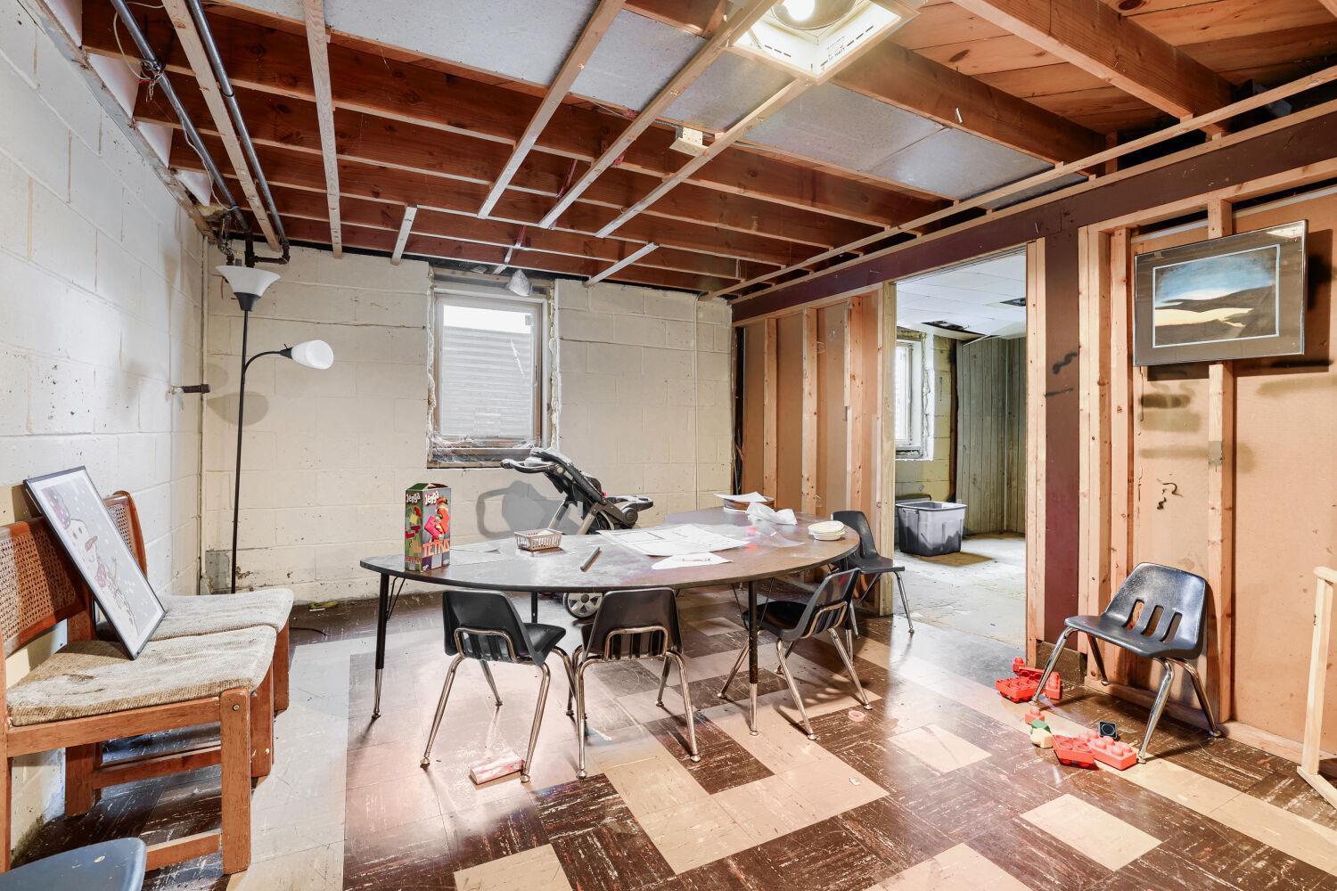 5400 Knox Ave N - Web Quality - 015 - 15 Family Room.jpg