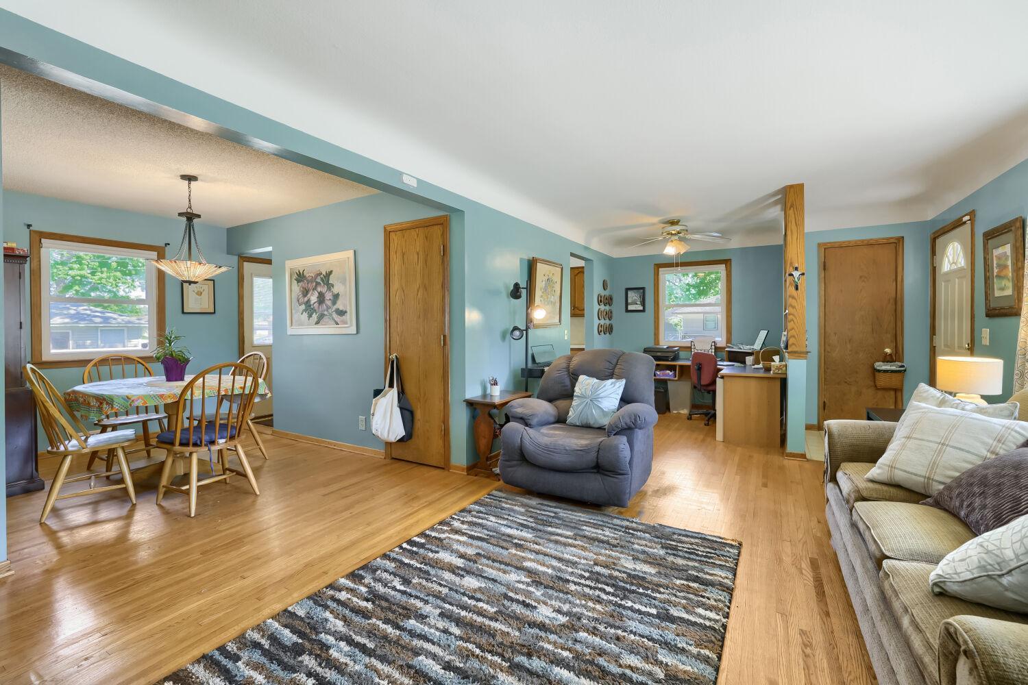 5400 Knox Ave N - Web Quality - 017 - 17 Family Room.jpg