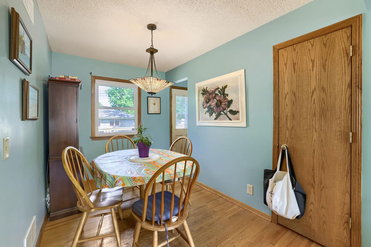 5400 Knox Ave N - Web Quality - 011 - 11 Breakfast Area.jpg