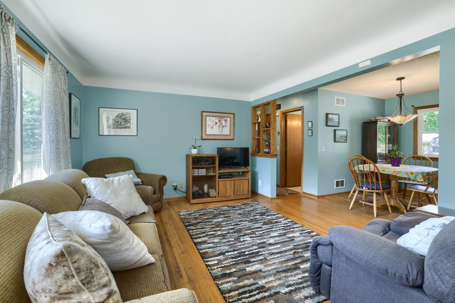 5400 Knox Ave N - Web Quality - 016 - 16 Family Room.jpg