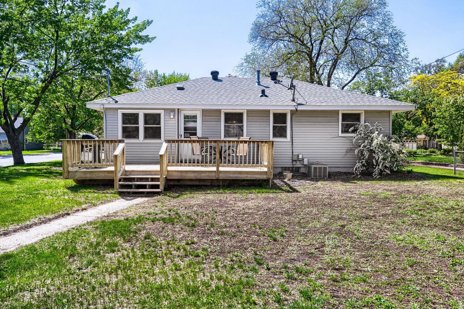 5400 Knox Ave N - Web Quality - 027 - 27 Exterior Rear.jpg