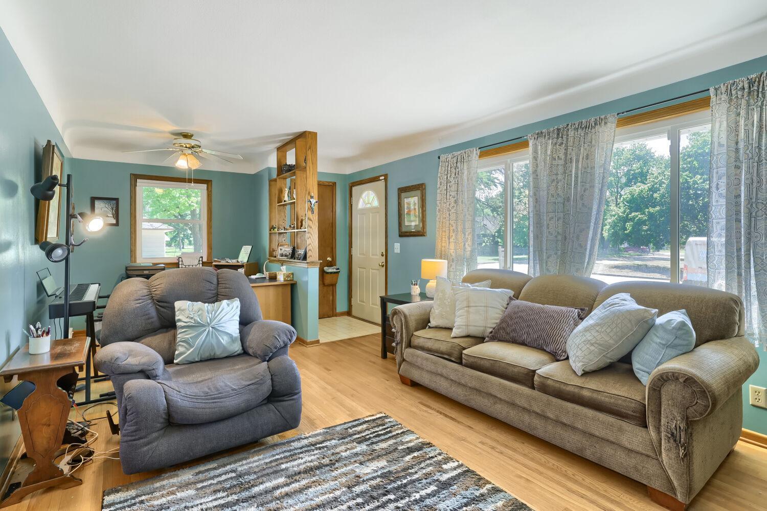5400 Knox Ave N - Web Quality - 018 - 18 Family Room.jpg