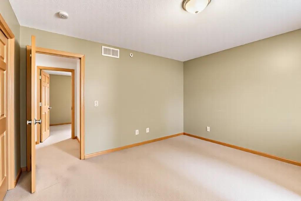 Unit 201 - Bed (AI Decluttered)