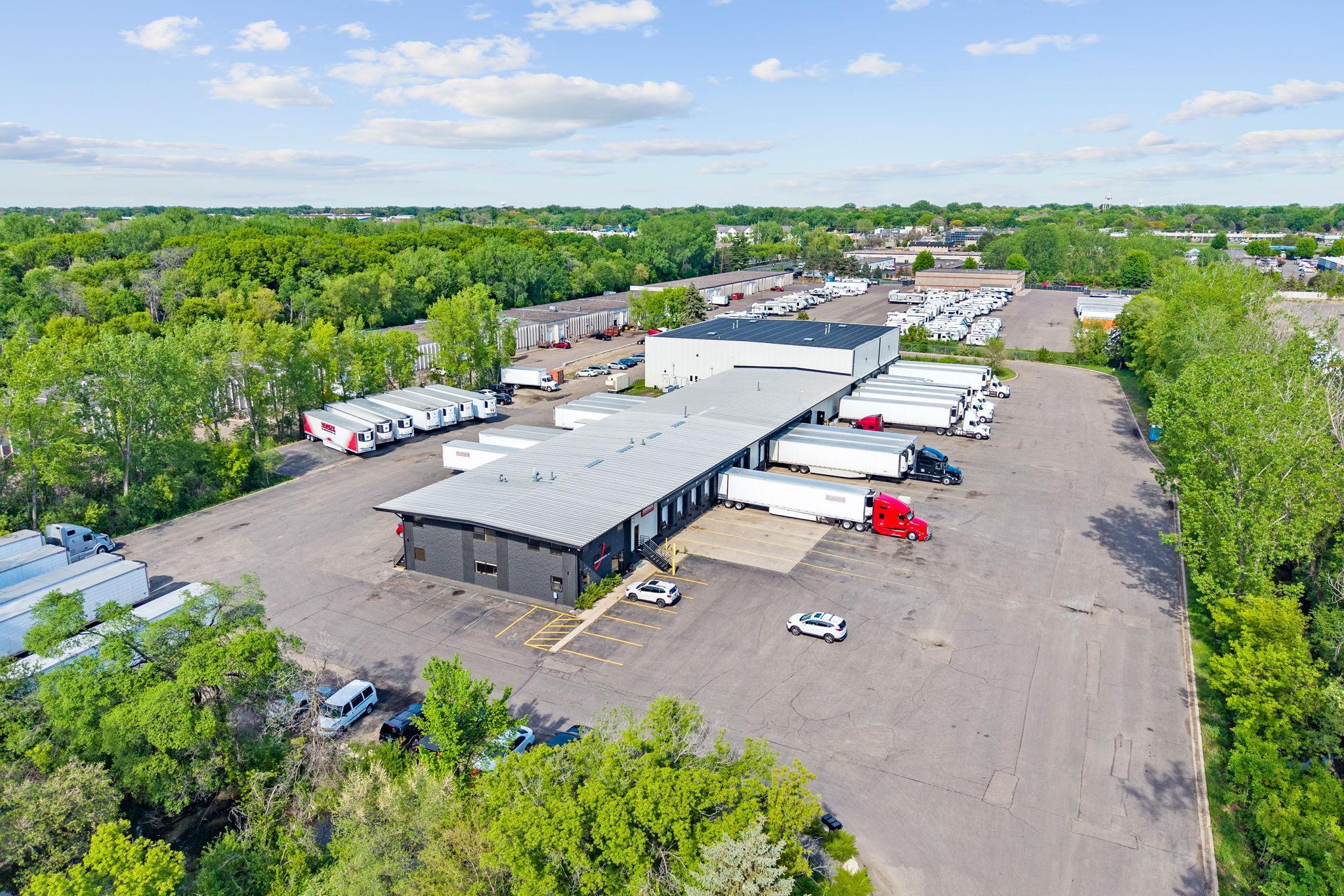 2-web-or-mls-8201 Hickory St-2.jpg
