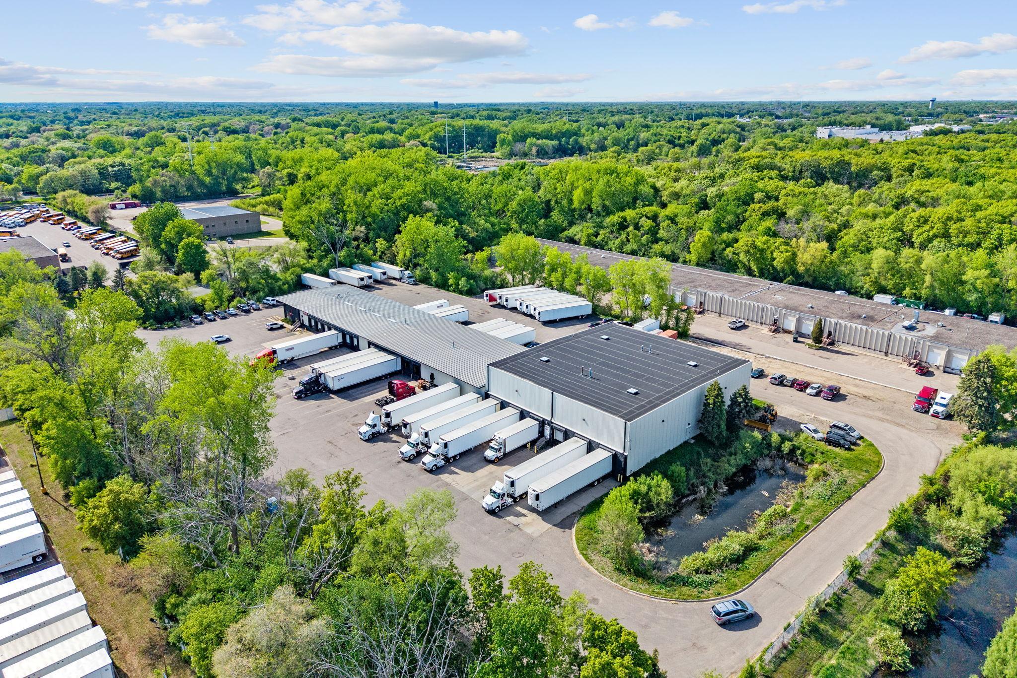 4-web-or-mls-8201 Hickory St-4.jpg