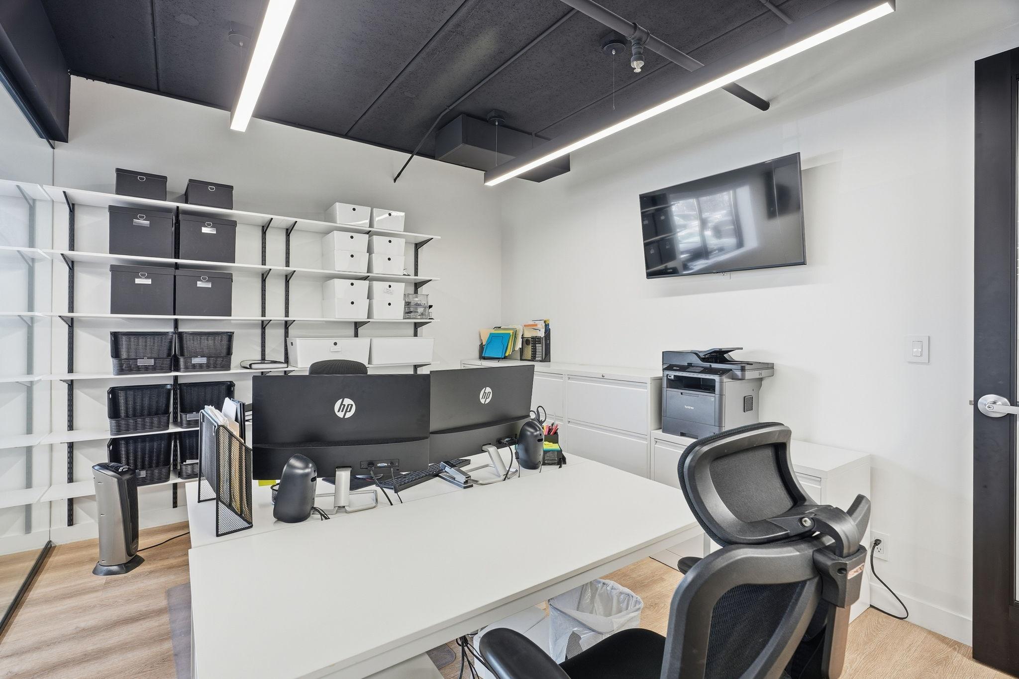 51-web-or-mls-8201 Hickory St NE-39.jpg