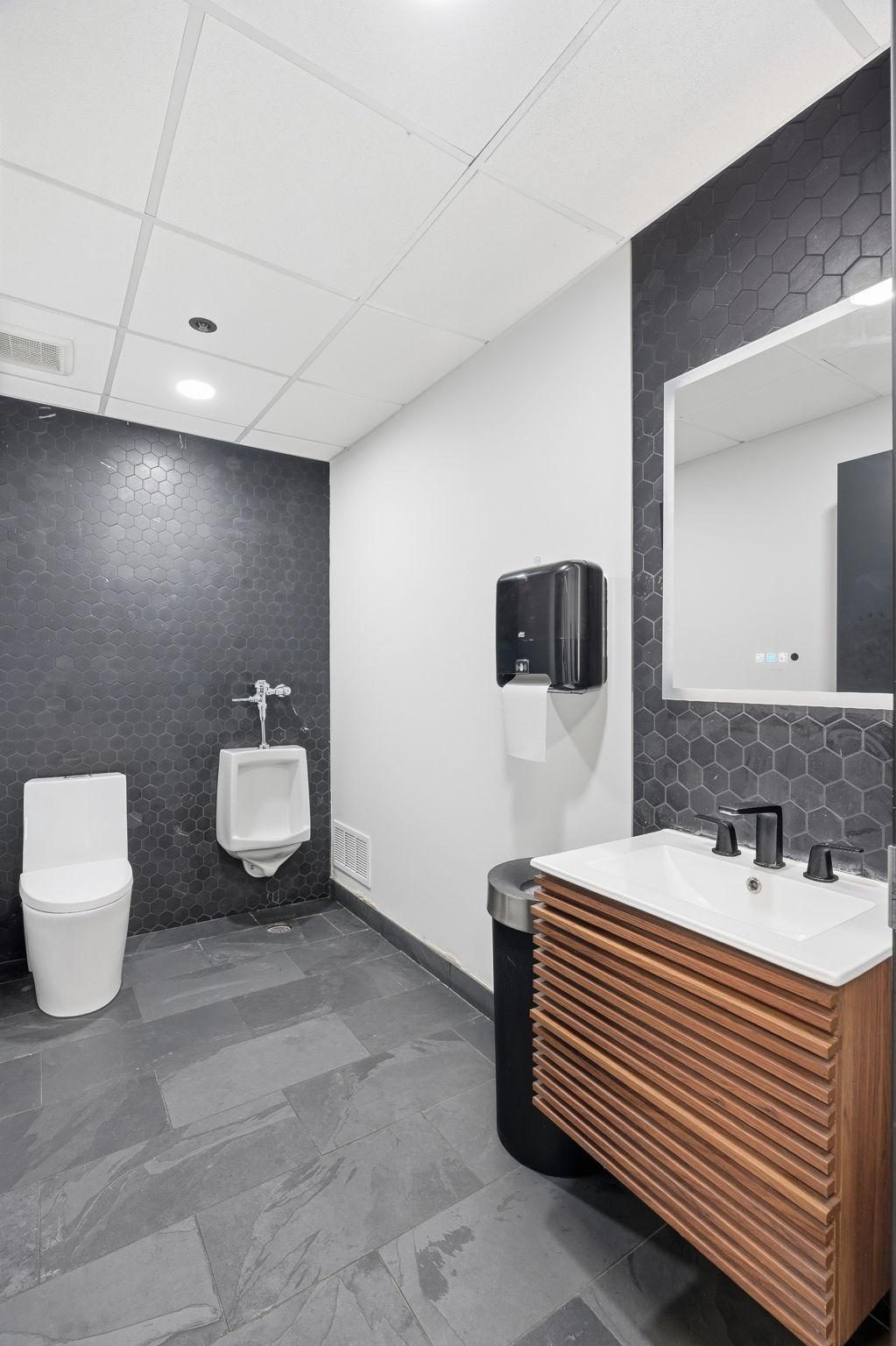 57-web-or-mls-8201 Hickory St NE-45.jpg