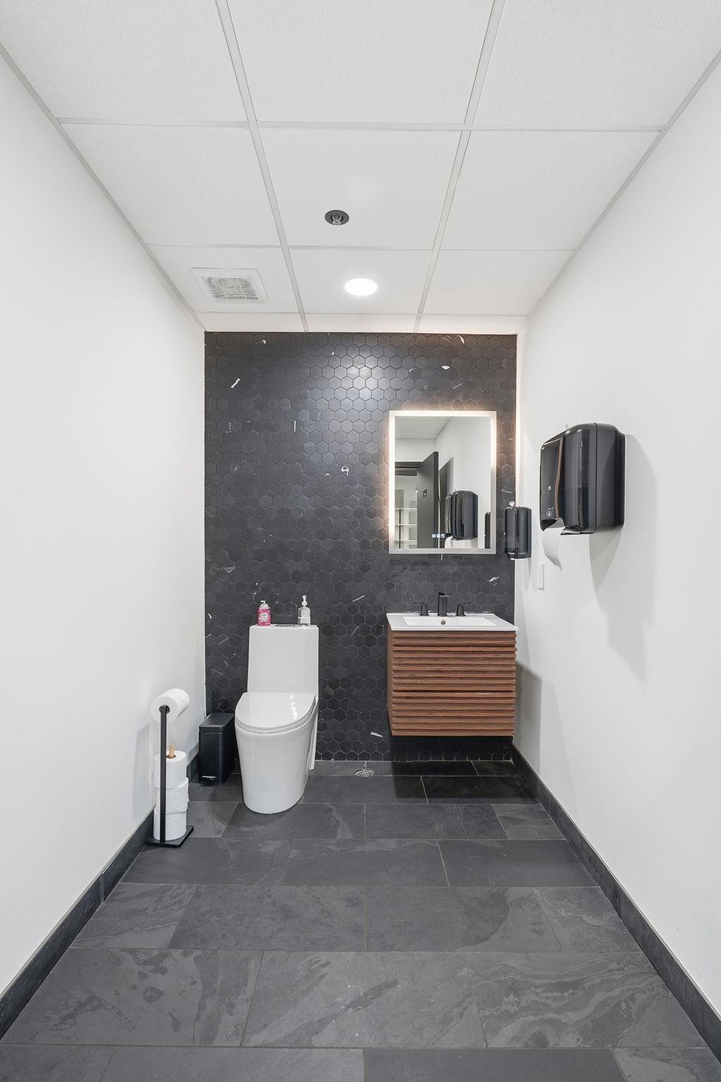 58-web-or-mls-8201 Hickory St NE-46.jpg