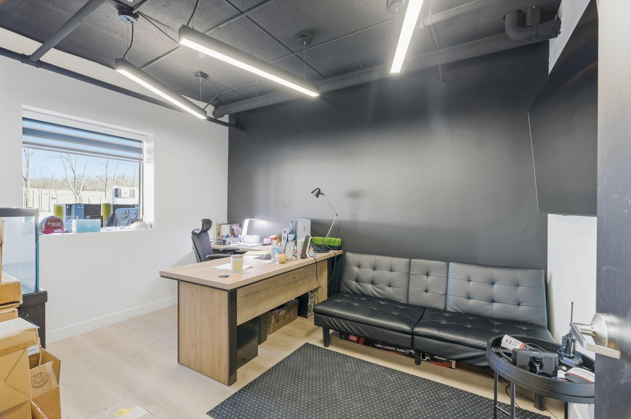 60-web-or-mls-8201 Hickory St NE-48.jpg