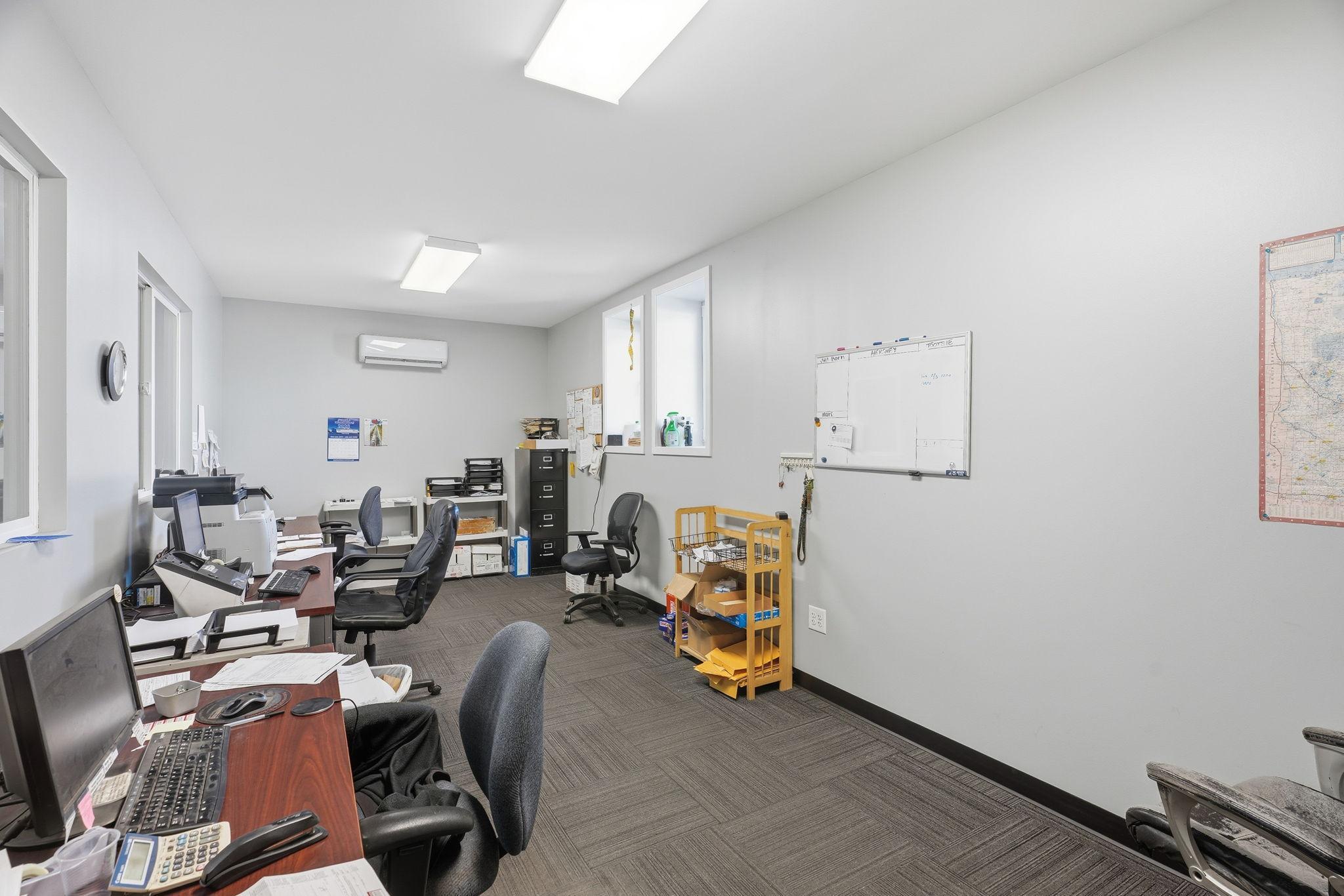 83-web-or-mls-8201 Hickory St NE-71.jpg