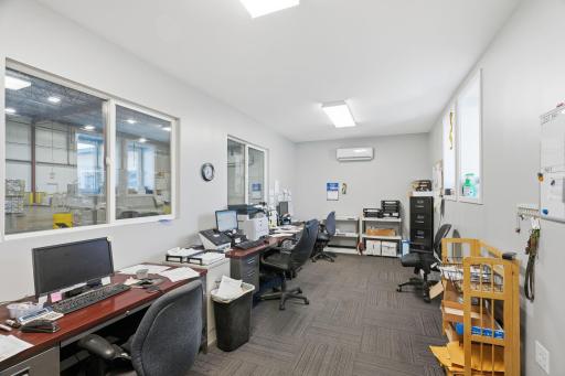 84-web-or-mls-8201 Hickory St NE-72.jpg