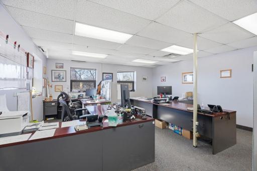 98-web-or-mls-8201 Hickory St NE-86.jpg