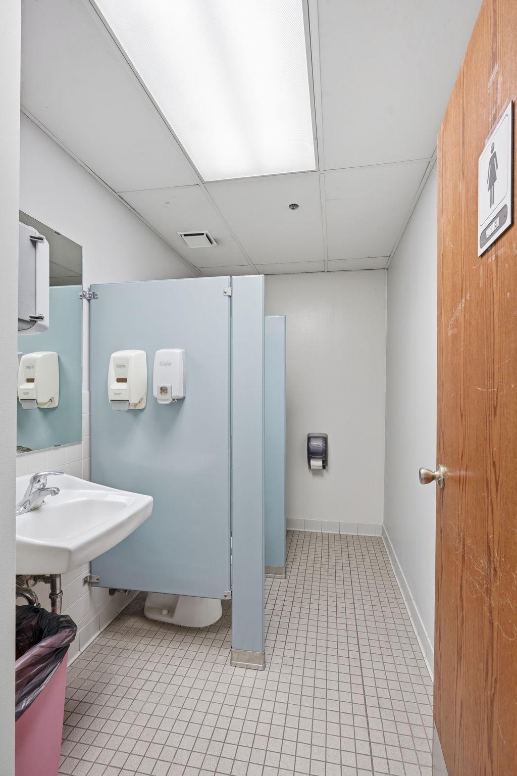 104-web-or-mls-8201 Hickory St NE-92.jpg
