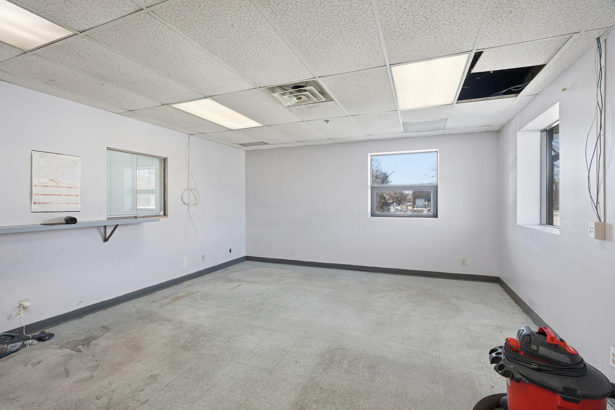 108-web-or-mls-8201 Hickory St NE-96.jpg