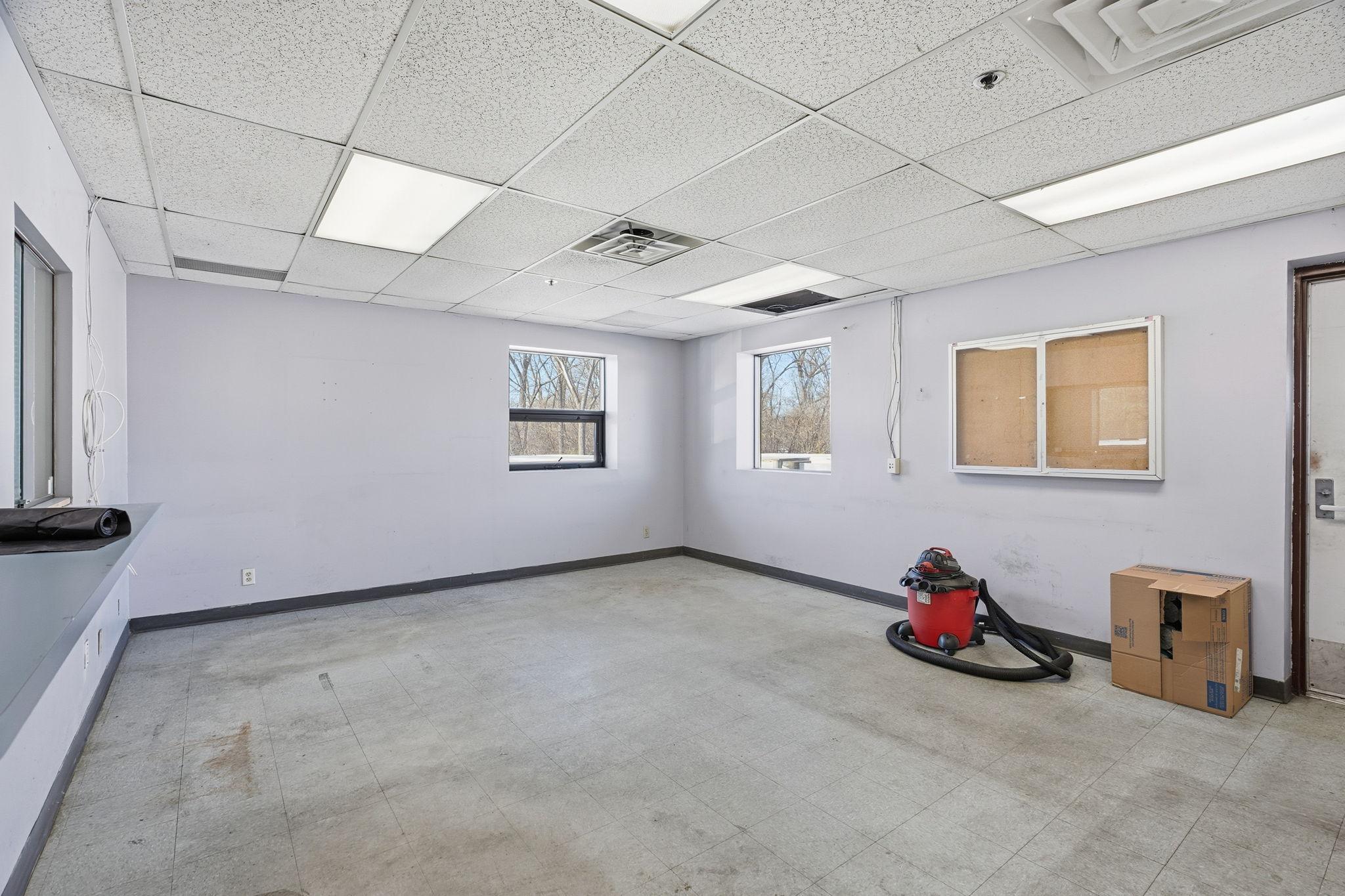 107-web-or-mls-8201 Hickory St NE-95.jpg