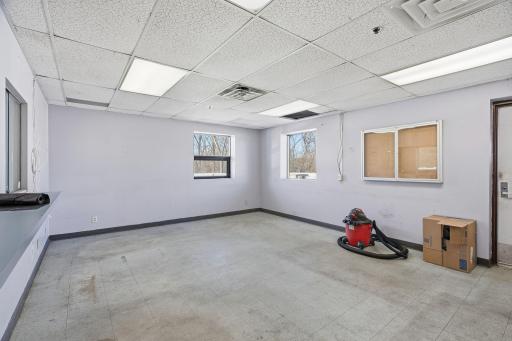 107-web-or-mls-8201 Hickory St NE-95.jpg