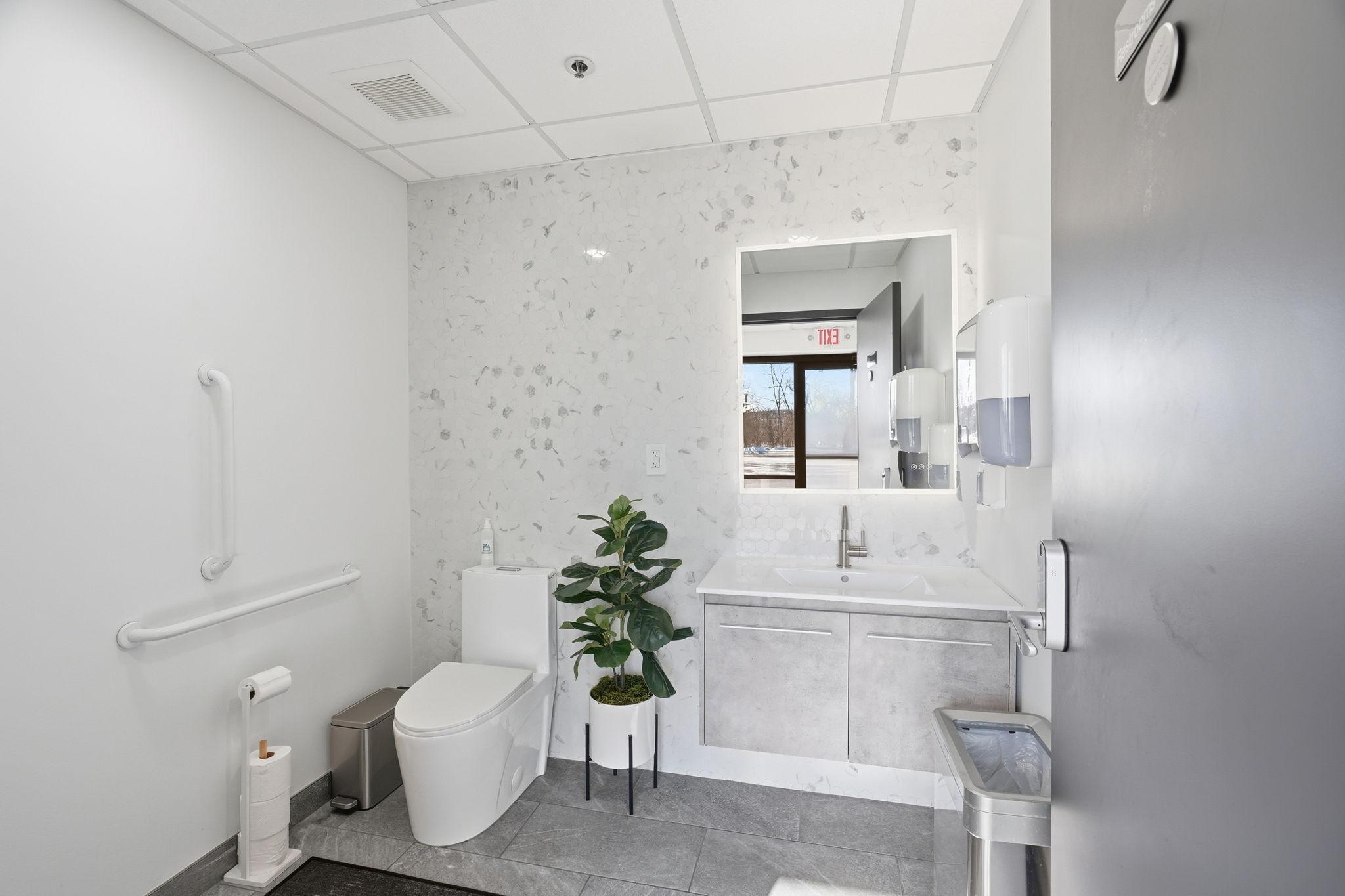 112-web-or-mls-8201 Hickory St NE-100.jpg