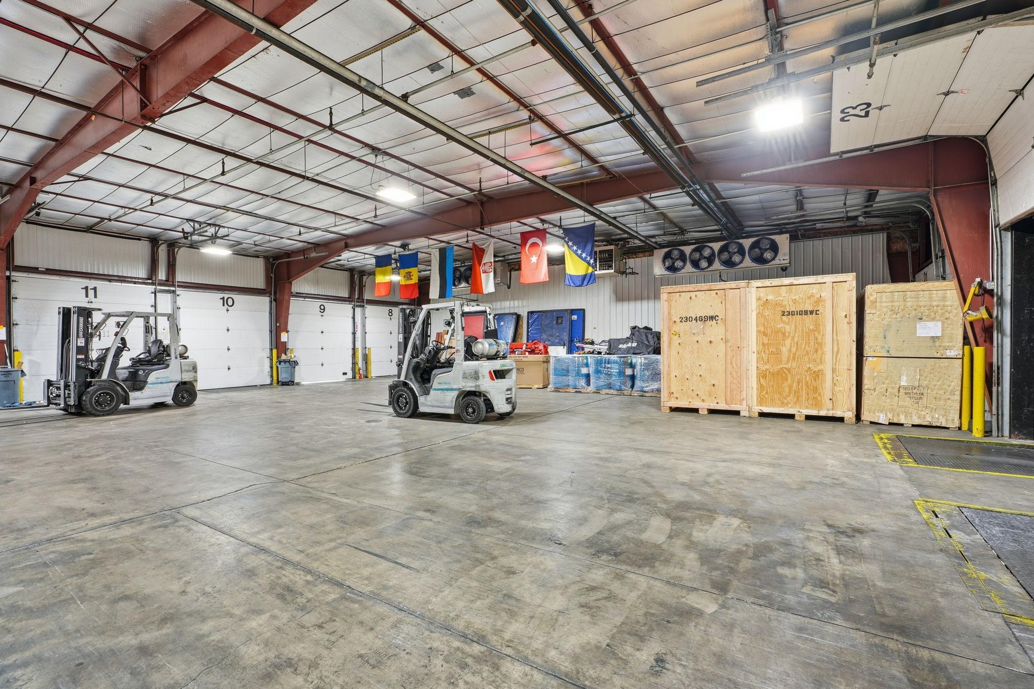 115-web-or-mls-8201 Hickory St NE-103.jpg