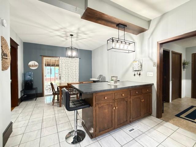 Large island with seating for 4