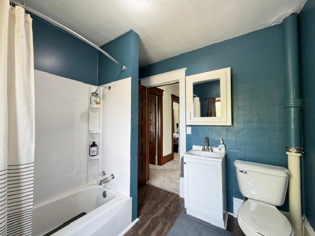Full Upper Level Bath