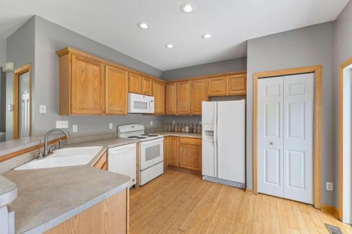 8828 Brunell Way, Inver Grove Heights, MN 55076