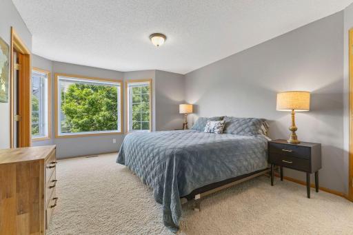 8828 Brunell Way, Inver Grove Heights, MN 55076