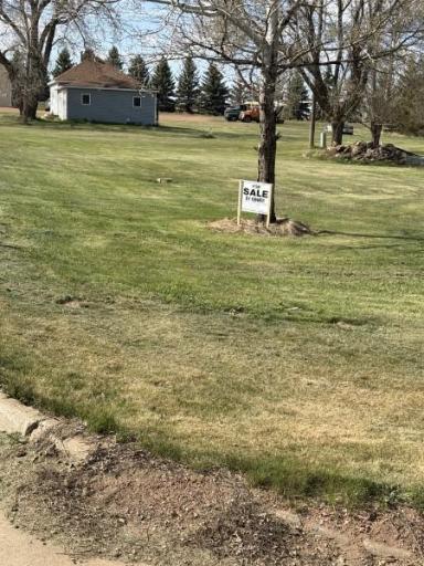 313 W 2nd Avenue, Regent, ND 58650
