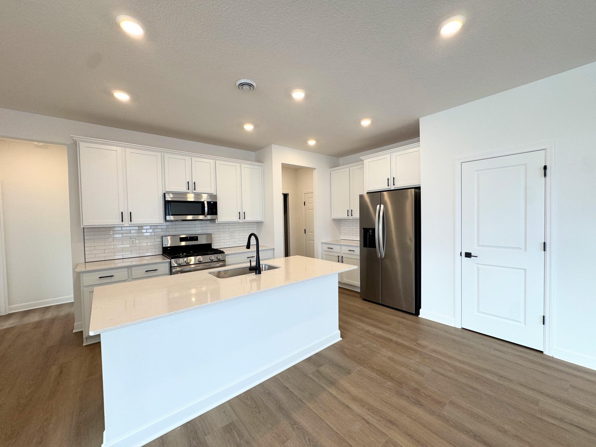 Easily entertain or enjoy casual meals at the breakfast bar