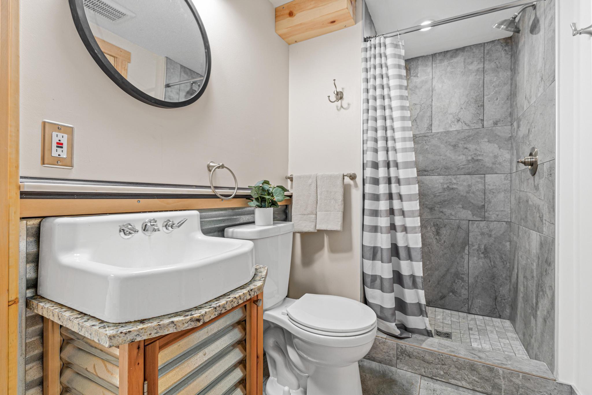 Lower level 3/4 bathroom.