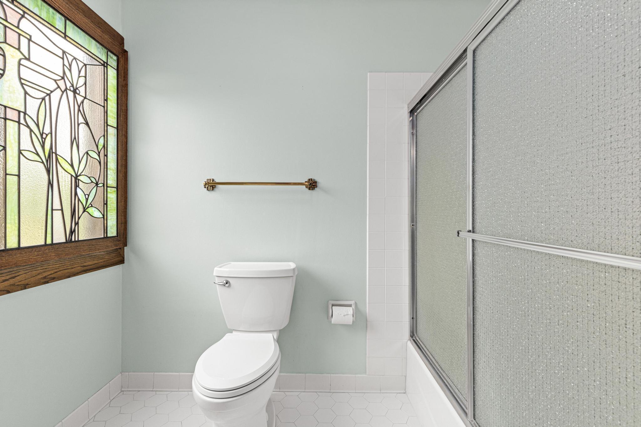 Private shower/toilet are in the upper level bathroom.