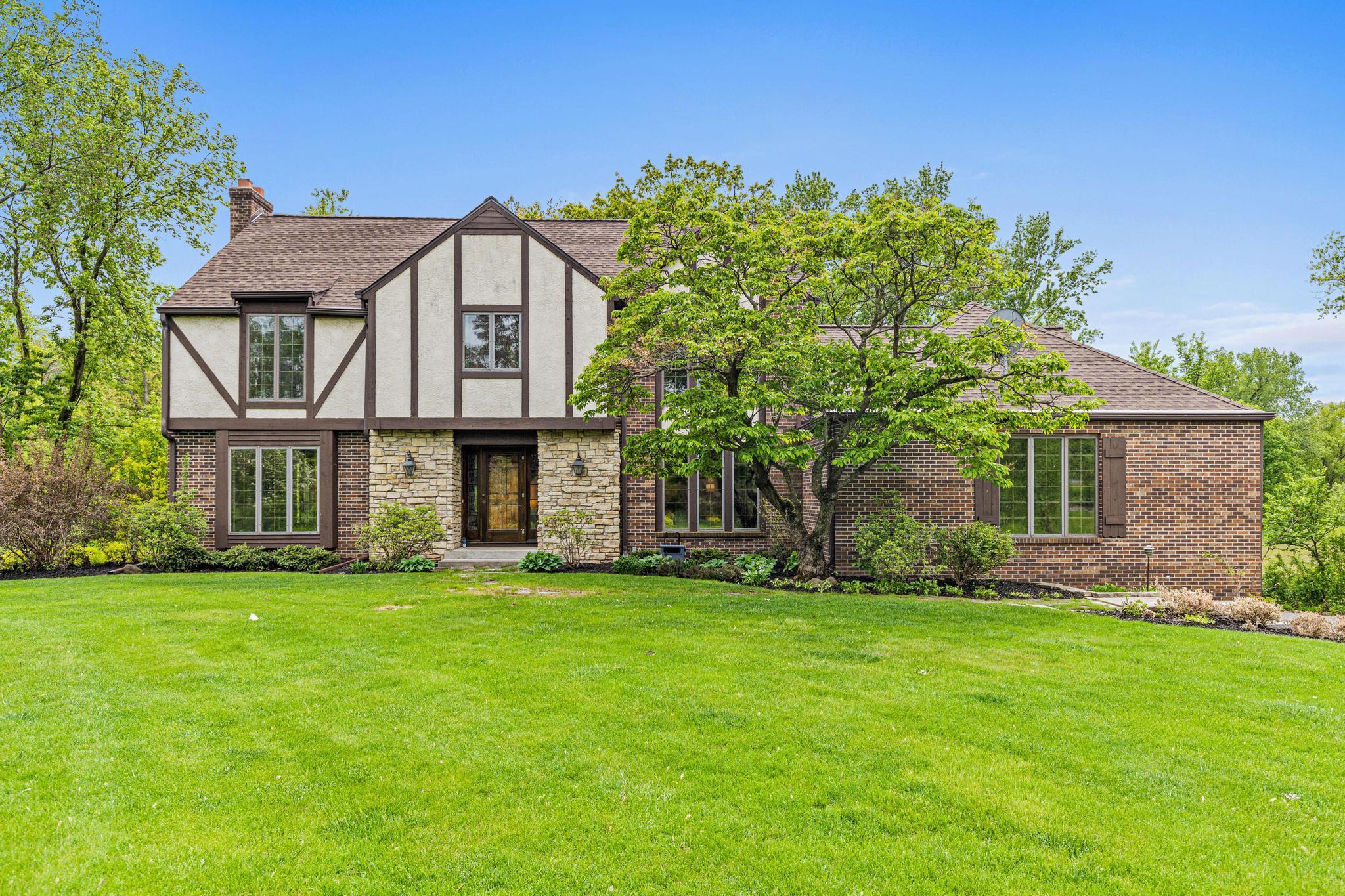 Rare opportunity within the award-winning Mahtomedi Public Schools district and within steps of Dellwood Country Club.