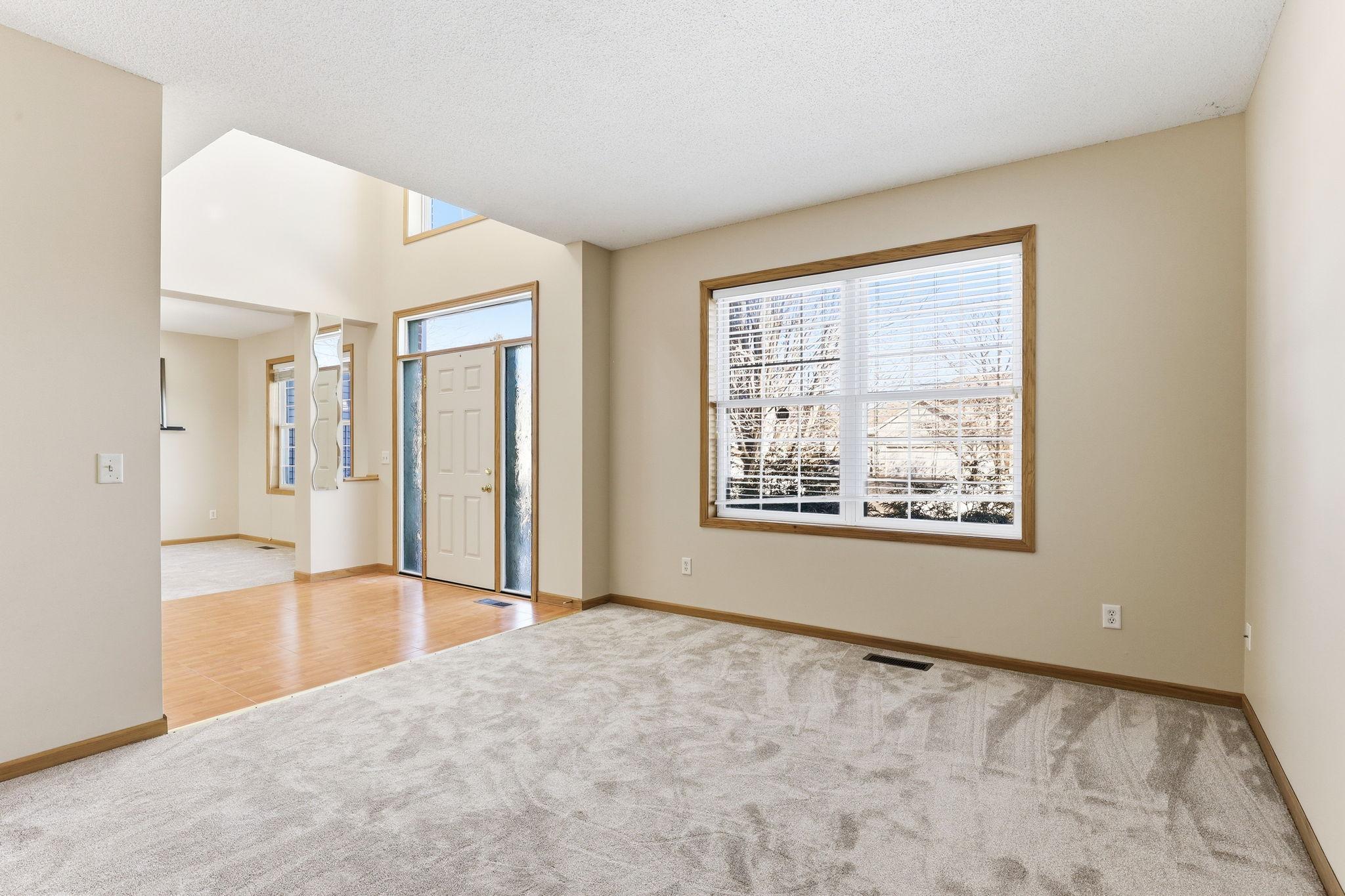 Formal living/sitting room